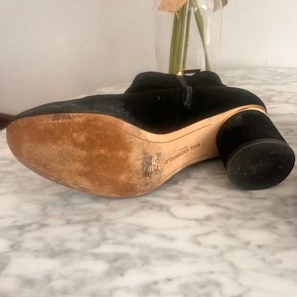 KARL LAGERFELD Paris Black Luxury Suede FIONA Gold Heel Booties Women's Sz 9 - Picture 4 of 7